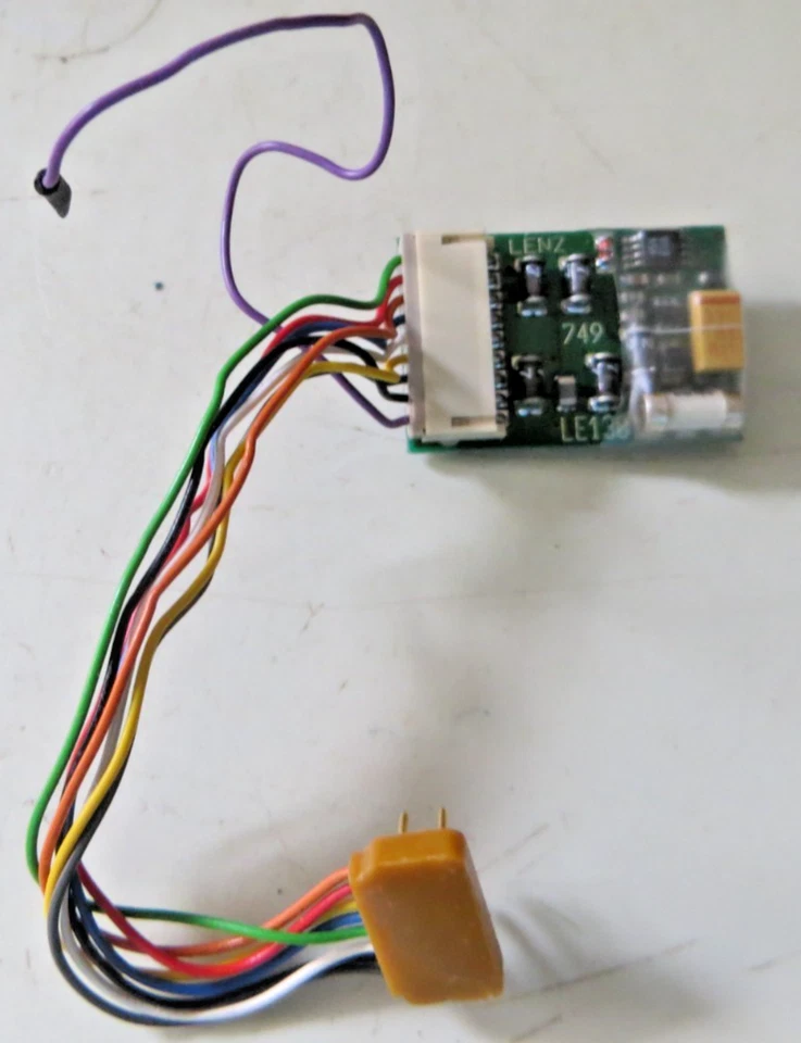 Lenz Lokdecoder 749 mit 8-poligem Stecker - Bild 1 von 2