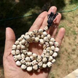 Göttin KALI Nar Mund Mala ROSENKRANZ geschnitzt Totenkopf 108+1 Gebetsperlen 8mm Größe - Bild 1 von 5