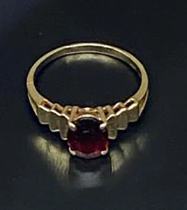 14K Solid Yellow Gold Women's Ring - Picture 1 of 3