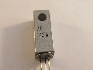 5 Stück  - AC142K Germanium PNP-Transistor im TO1 Gehäuse m.Kühlkörper - 5pcs  - Picture 1 of 2