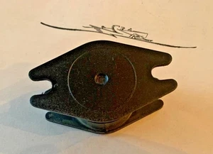 JOHNSON EVINRUDE OEM 321469 330881 LOWER RUBBER MOUNT 7.5 to 35HP 50's to 05 NEW - Picture 1 of 3
