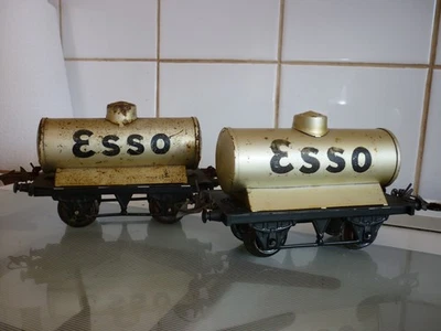 HORNBY O GAUGE  2 ESSO TANKER WAGONS - Image 1 of 4