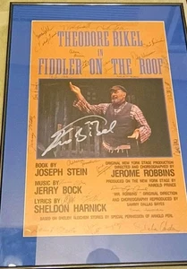 Violinista sul tetto autografato da Cast+Crew Theodore Bikel violinista opaco 27x18 - Foto 1 di 16