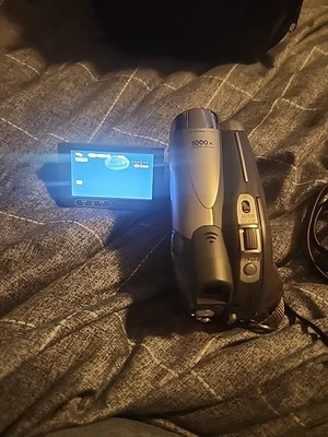 Canon DC210 DVD Camcorder 35x Optical Zoom Bundle Tested Power Adapter, Battery - Image 1 of 4