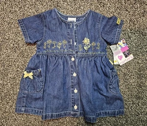 Neu mit Etikett Vintage Carter's Jeanskleid mit Blumenmuster Größe 6-9 Monate - Bild 1 von 4