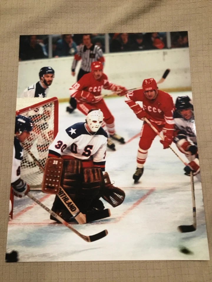 1980 Lake Placid Winter Olympics Team USA Jim Craig Game Action 14 X 11 Photo - Image 1 of 1