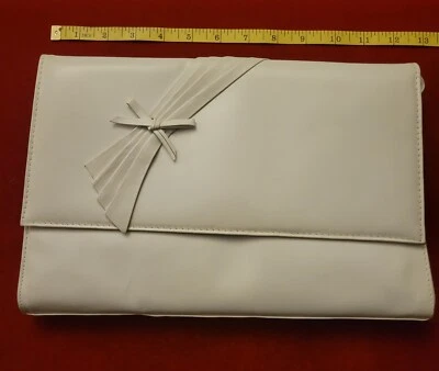 Bolsa de mão vintage ~ Branca com detalhes brancos.  - Imagem 1 de 4