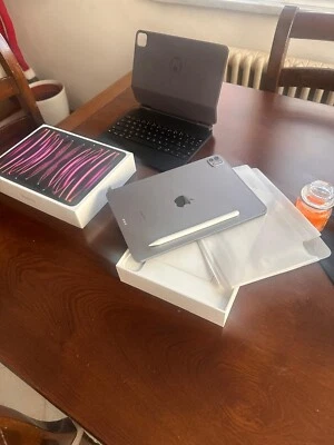 Apple Ipad 11 PRO 512 GB 4 GENERAZIONE Completo Di Tastiera E Pencil - Immagine 1 di 4