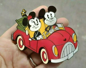 PIN MICKEY & MINNIE'S RUNAWAY RAILWAY JUMBO FANTASY PIN - Picture 1 of 6