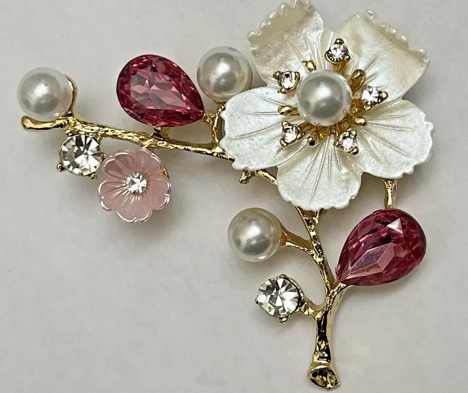 Pink Flower Crystal Brooch Pin Glass Clear Rhinestone White Flowers Daisy Rose - Image 1 of 4