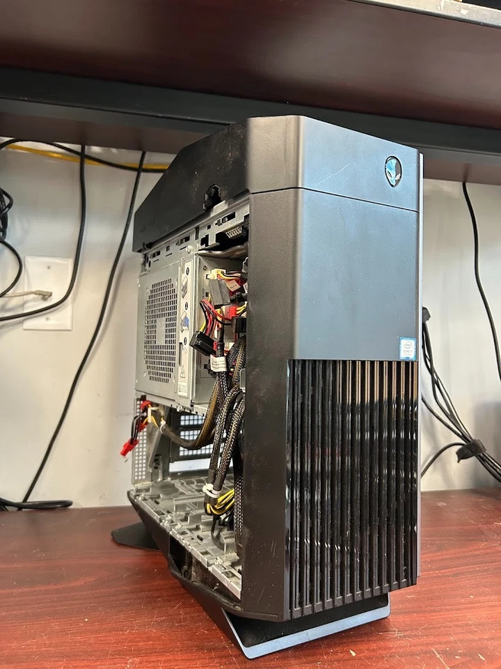 Alienware Aurora R6 Tower i7-7700K 4.20GHz, 16GB RAM, NO SSD/HDD/OS/DOOR #95 - Image 1 of 4