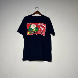 Charlie Brown Peanuts Weihnachten "Open Me First" schwarz Grafik T-Shirt Herren L rot - Bild 1 von 8