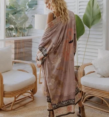 Bata Kimono Spell & the Gypsy Talla S/M Flor de Cerezo Vintage Maxi Con Corbata Foto 1 de 4