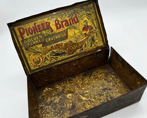 Caja de lata litográfica vintage marca Pioneer Golden Flake Cavendish, Inglaterra - Imagen 1 de 14