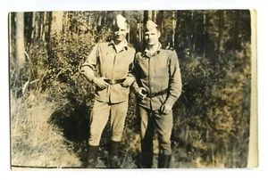 Hübsche junge Männer Soldaten Paar Umarmung Homosexuell Int Vintage Foto - Bild 1 von 2