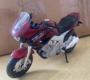 Maisto Yamaha TDM850 Motorcycle Model 1:18 - Picture 1 of 5