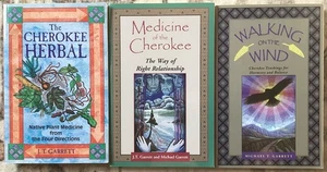 Lot 3 Cherokee Medicine / Teachings / Michael & J.T.  Garrett / Herbal / PB - Imagen 1 de 4