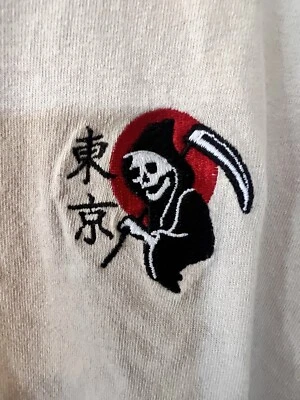 Camiseta Riot Society Bordada Parca Beige Para Hombre Talla XXL Foto 1 de 4