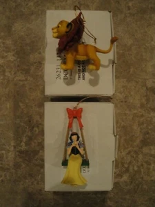 Disney DCO Christmas Ornaments Snow White 26231 128 and Simba 26231 133 - Imagen 1 de 4