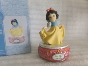PM DISNEY SHOWCASE COLLECTIONS SNOW WHITE MUSICAL FIGURINE - Picture 1 of 8