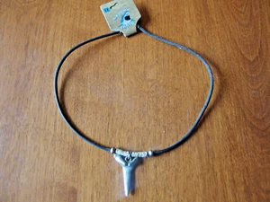 🦈 Vintage Shark Tooth Pendant Surfer Choker Necklace 18" Leather Cord Metal 🏄‍ - Picture 1 of 2