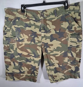 True Religion Men’s Camo Cargo Green Shorts Size 42 - Picture 1 of 9
