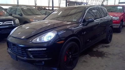 Pinça de driver traseira GTS pintada de vermelho compatível com 11-18 PORSCHE CAYENNE 5371921 - Imagem 1 de 4