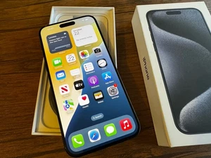 iPhone 15 Pro Max 1TB Blue Titanium Entsperrt für alle Netze 88% Akku Originalverpackt - Bild 1 von 23