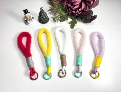 Correa de muñeca para teléfono peludo, accesorios para teléfono de invierno, cordón colorido para teléfono Foto 1 de 4