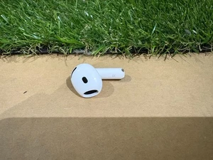 Right Apple AirPod 4th Gen - Without ANC A3050 - Picture 1 of 4