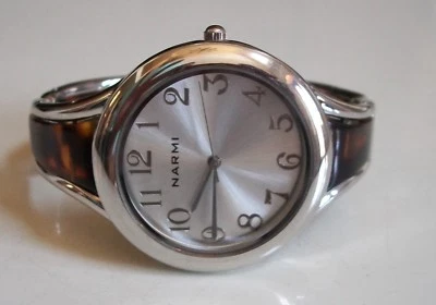 Reloj informal brazalete brazalete cara redonda con caparazón de tortuga plateado y acrílico para mujer Foto 1 de 4