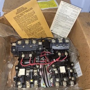 NEW IN BOX ALLEN BRADLEY 520F-A0D SER W REVERSING STARTER SIZE 0 - Picture 1 of 4