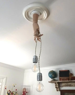 Maniquí de madera luz de techo manual posable Steampunk 2 bombillas Edison divertido Foto 1 de 4