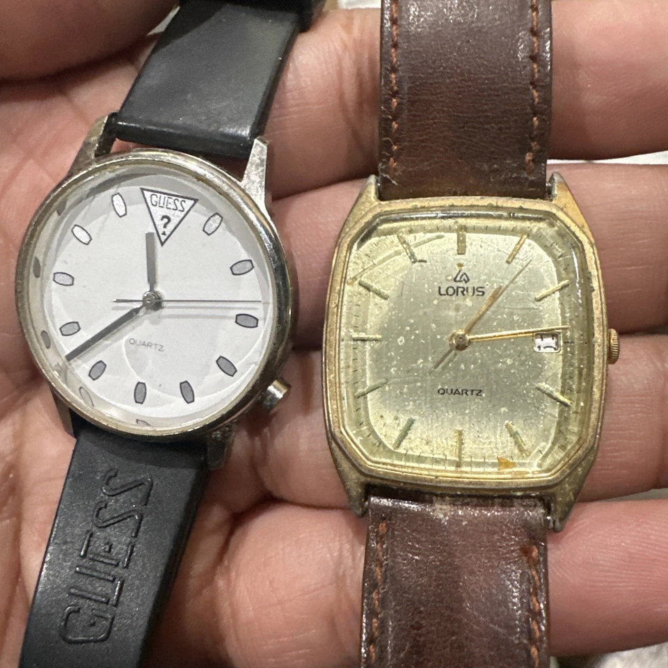 Lote De 2 Relojes De Colección Lorus And Guess Hombre PARA REPARAR No Funciona Foto 1 de 4