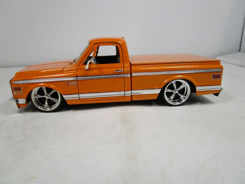 Camión Chevy Cheyenne 1972 naranja Jada 1/24 Dub City muy buen número *muy buen estado* Foto 1 de 4