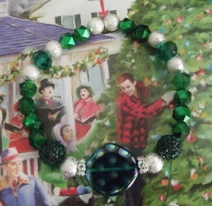 New Green Silver Beads Christmas Holiday Stretch Bracelet 7.5 inches - Picture 1 of 7