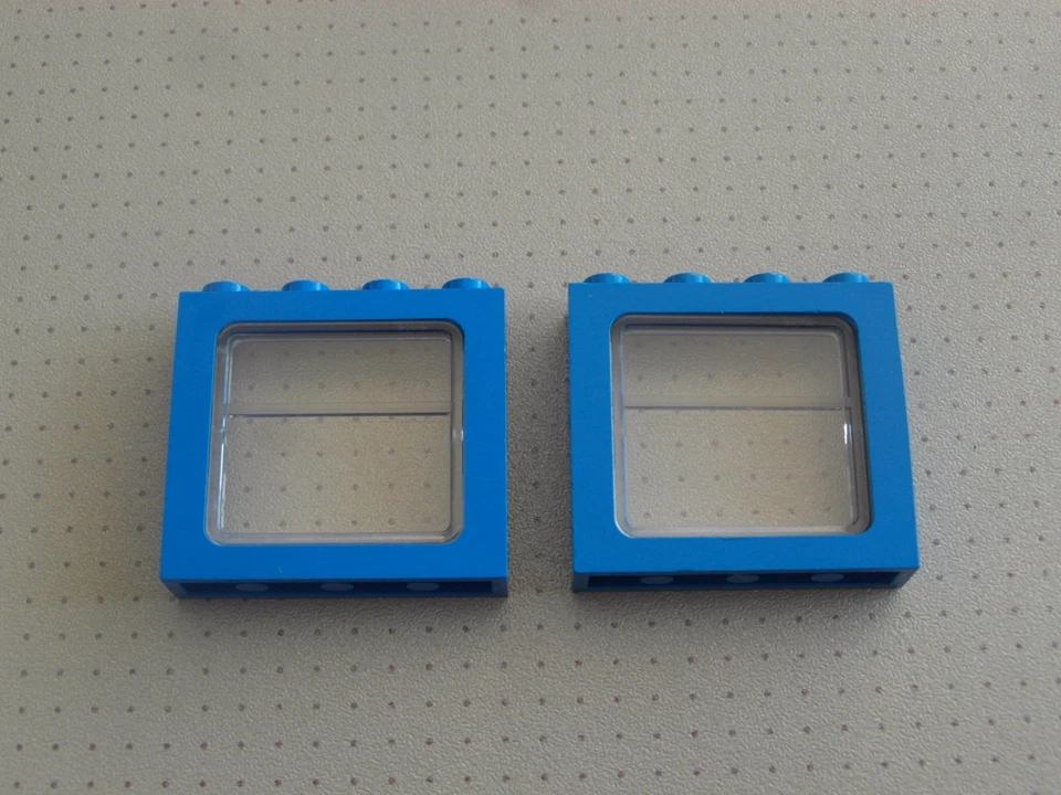 Lego - 2 x Blue Train Windows 1 x 4 x 3 Studs with Train Glass - 27 - Image 1 of 1