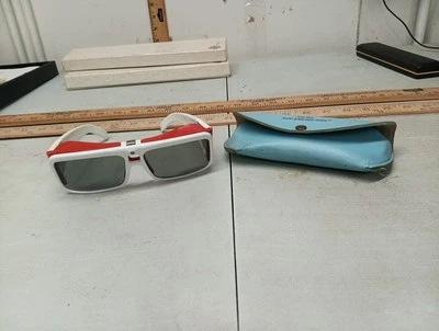  Vtg Red & White Aqua Mates Floating Sunglasses Foster Grant Polarized Flip Up - Image 1 of 4