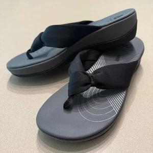 Clark’s Cloudsteppers Women’s 7M Arla Glison Sandals Flip Flops Cushion Soft - Picture 1 of 10