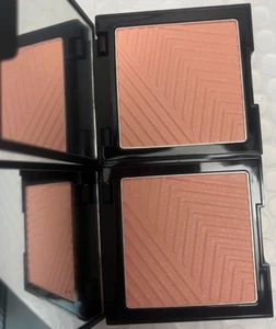 MARK  BY AVON CHEEK MAGNET HOOK UP BLUSH ONE IN MELON(2PIECES) NIB - Picture 1 of 2