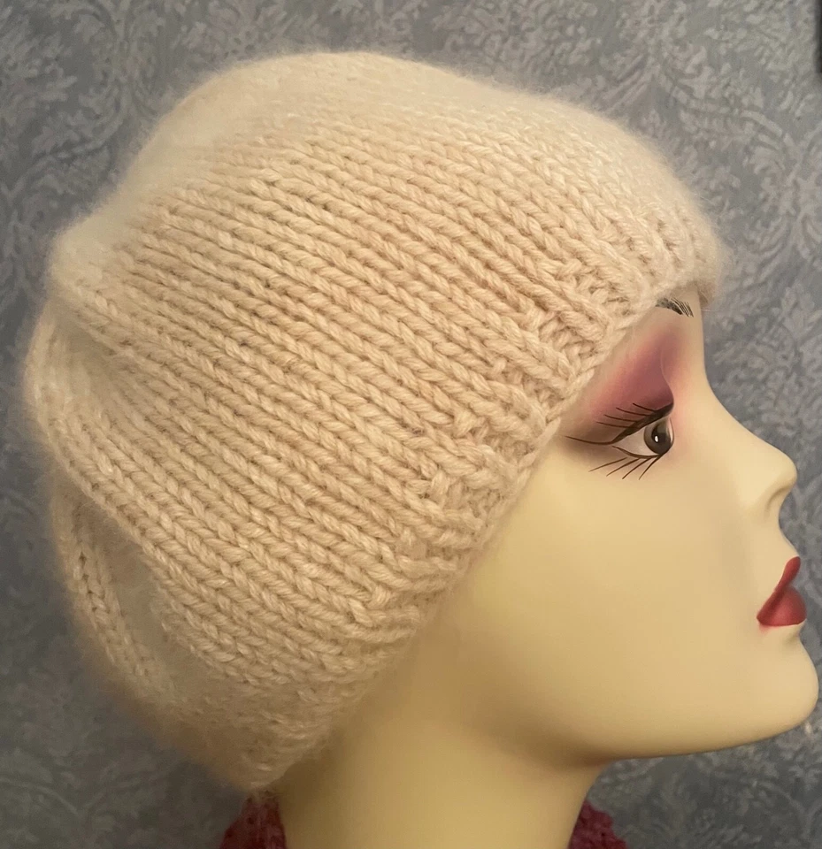 Sombrero holgado de cachemir tejido a mano en marfil Foto 1 de 1