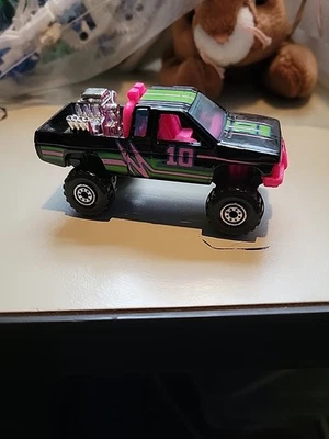 HOT WHEELS TARJETA AZUL COLECCIONISTA # 131 CARROCERÍA RÍGIDA NISSAN NEGRA CON INTERIOR ROSA Foto 1 de 4