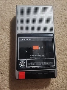 Sanyo Slim Line 8 Portable Cassette Tape Recorder - No Adapter - Picture 1 of 9