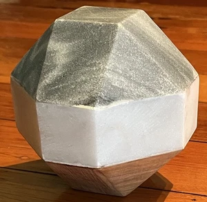 26 escultura facetada de piedra y madera - Imagen 1 de 6