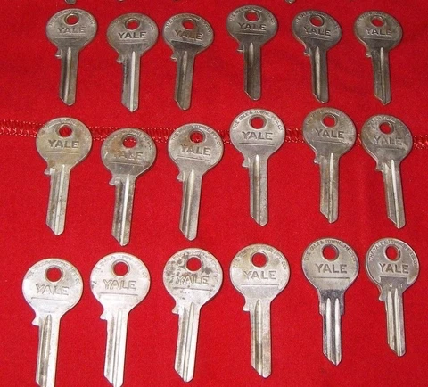 18 YALE & TOWNE MFG. CO. BLANK KEYS:  3 OF 3 LISTINGS Cover