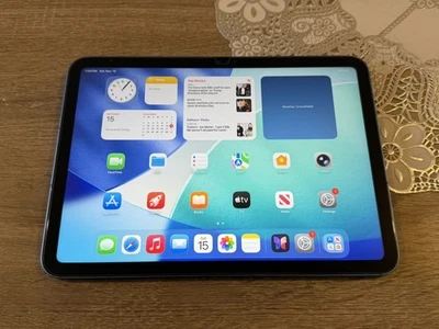 iPad 10th Gen 10.9 256gb WiFi & Cellular 5G Blue Unlocked - Image 1 of 4