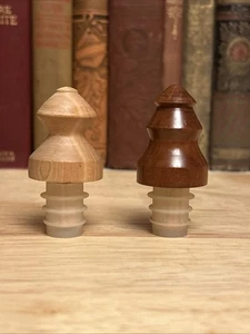 2 Flaschenverschlüsse aus Holz mit Gummibasis - Bild 1 von 6