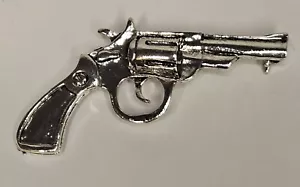 Mini Modell Silber Revolverpistole Schlüsselring Metall 5 cm Abzeichen Krawatte Anzug Pin UK Verkäufer - Bild 1 von 5