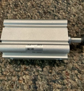 SMC Kompakt-Führungsluftzylinder CDQ2A32-50DZ - Bild 1 von 3