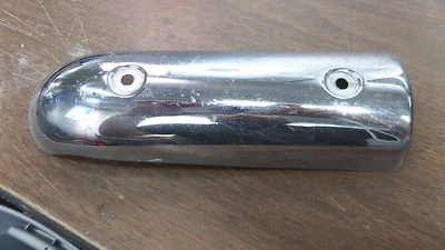 Cubierta de caja Triumph izquierda catalizador 2006-2017 Rocket III Classic Roadster T2208513 Foto 1 de 4